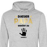 Dieser Papa gehört zu - Personalisierbarer Hoodie